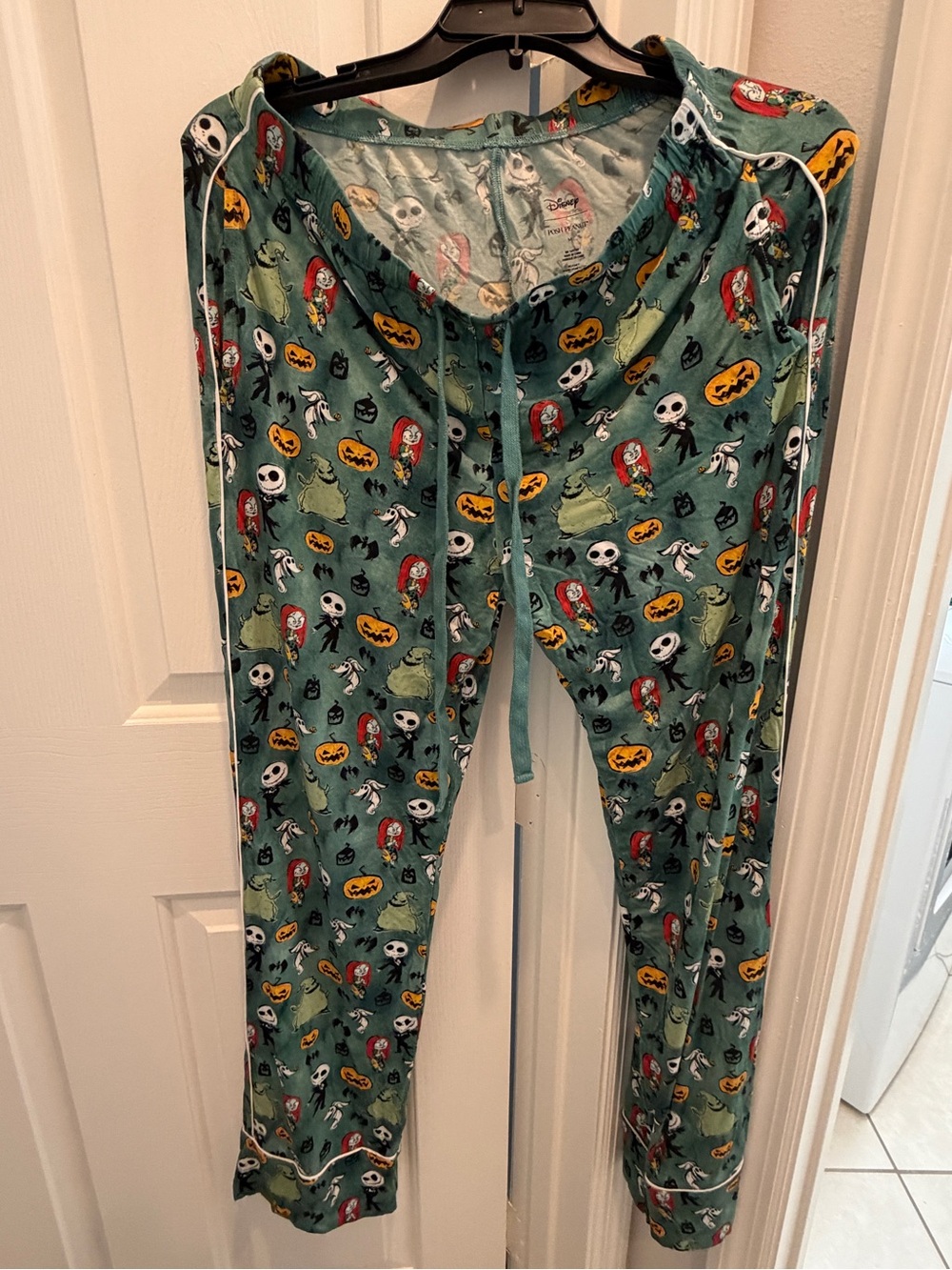 Posh Peanut Disney Nightmare Before Christmas Women’s Pajama Set Size Medium - Picture 5 of 9